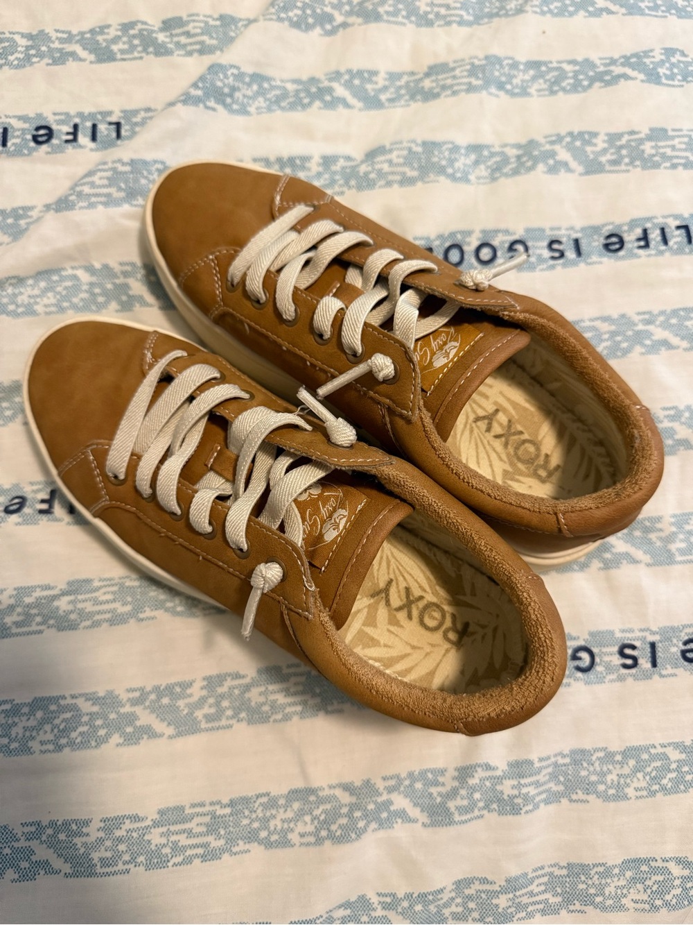 Roxy women’s Tan Lace-Up Sneakers